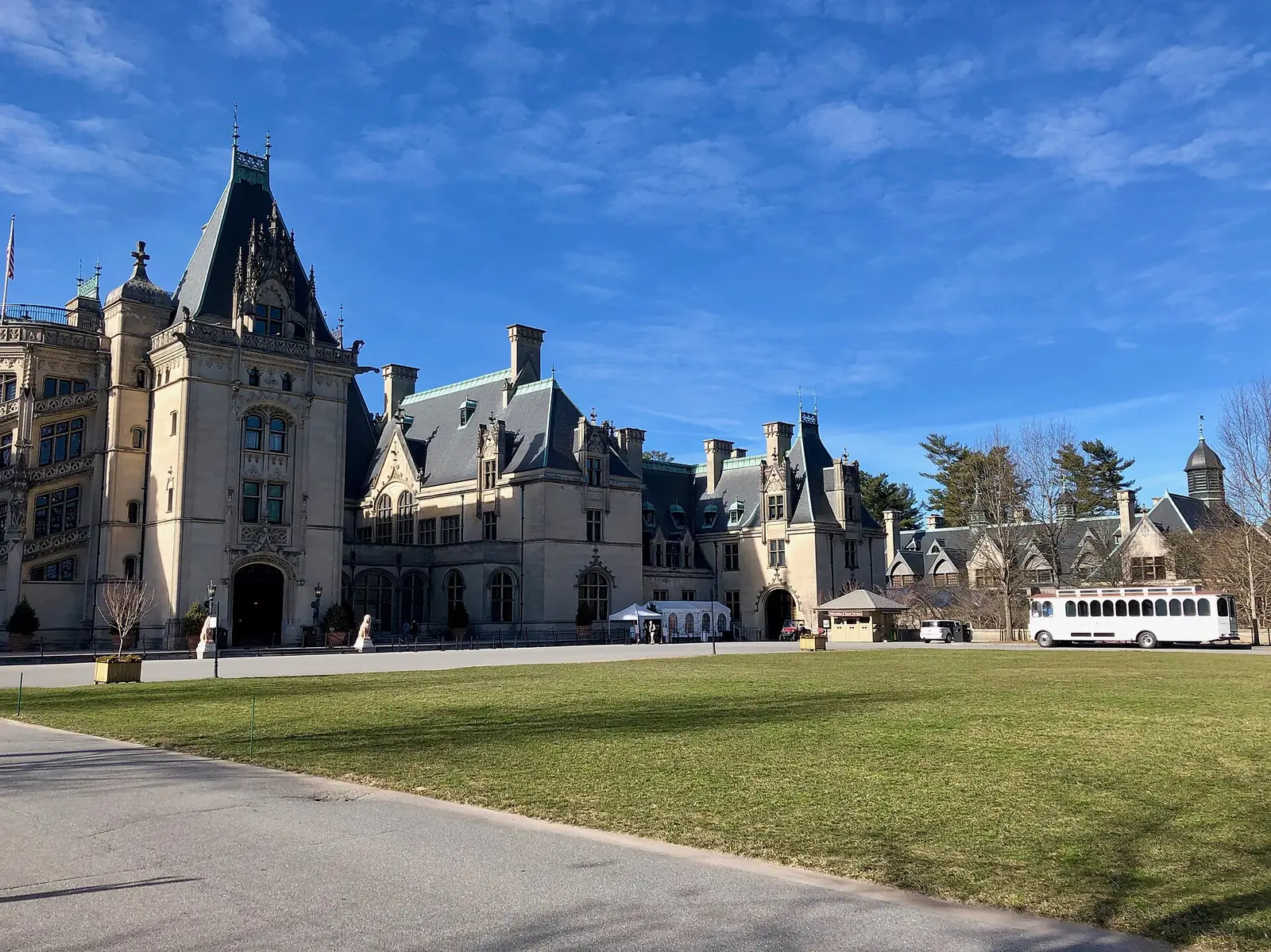 Biltmore House and its front lawn on the Biltmore Estate in Asheville. The picture does not show the Christmas decorations.